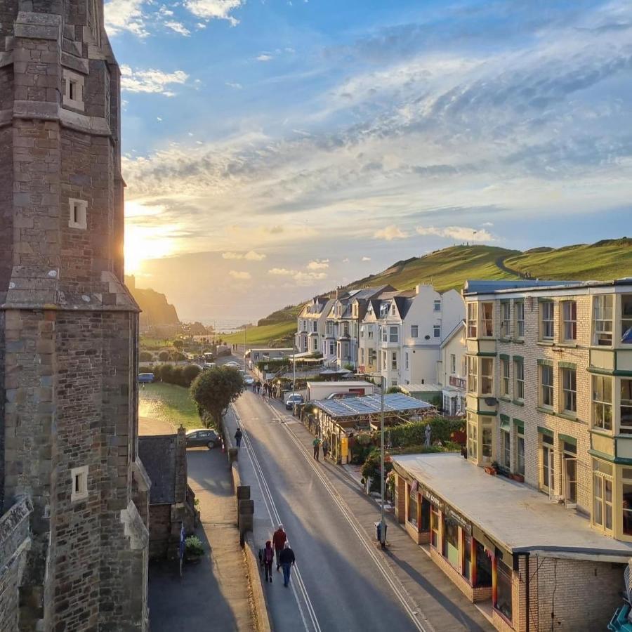 Ocean Backpackers Self-Catering Hostel Ilfracombe Buitenkant foto