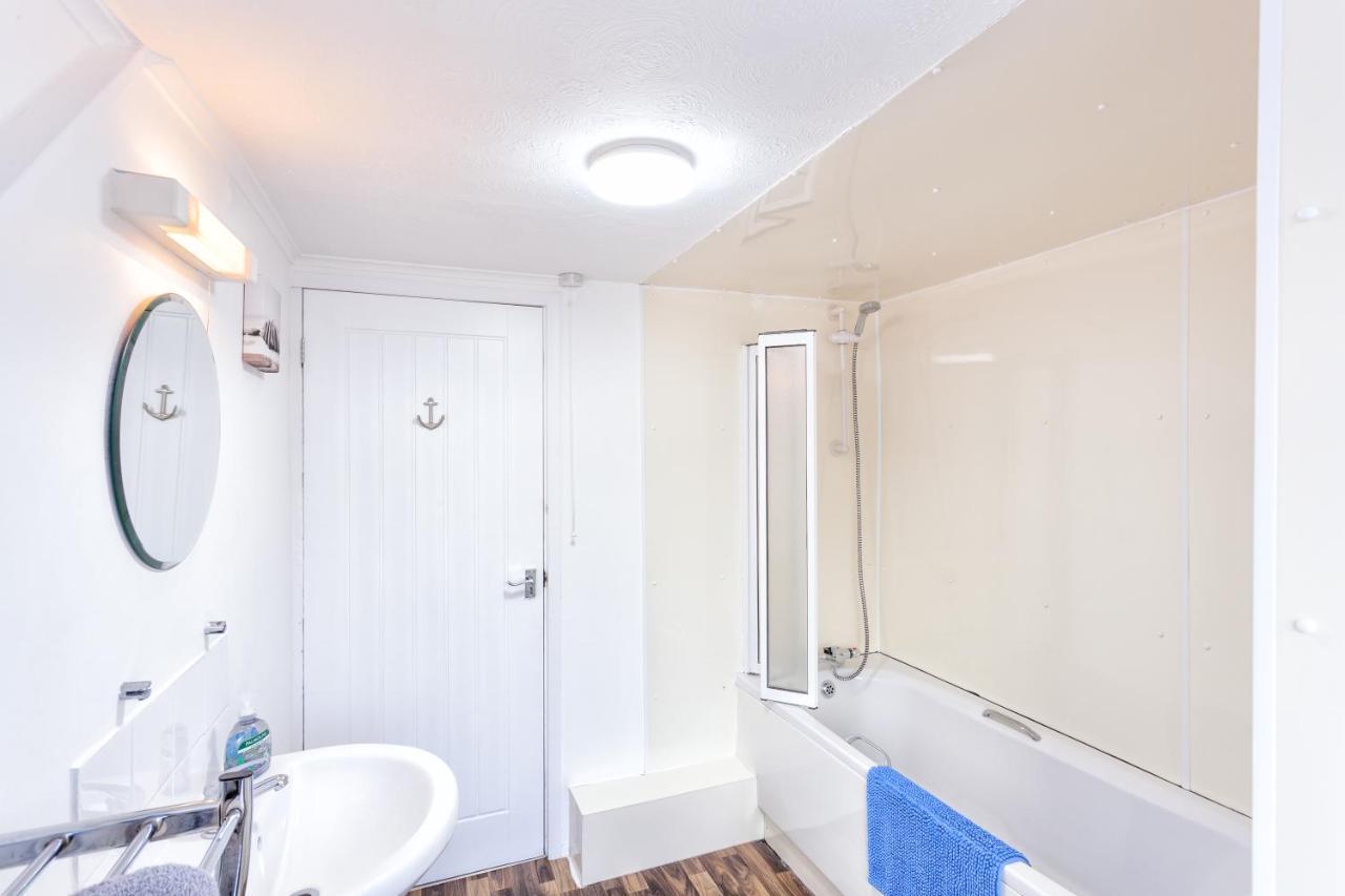 Ocean Backpackers Self-Catering Hostel Ilfracombe Buitenkant foto