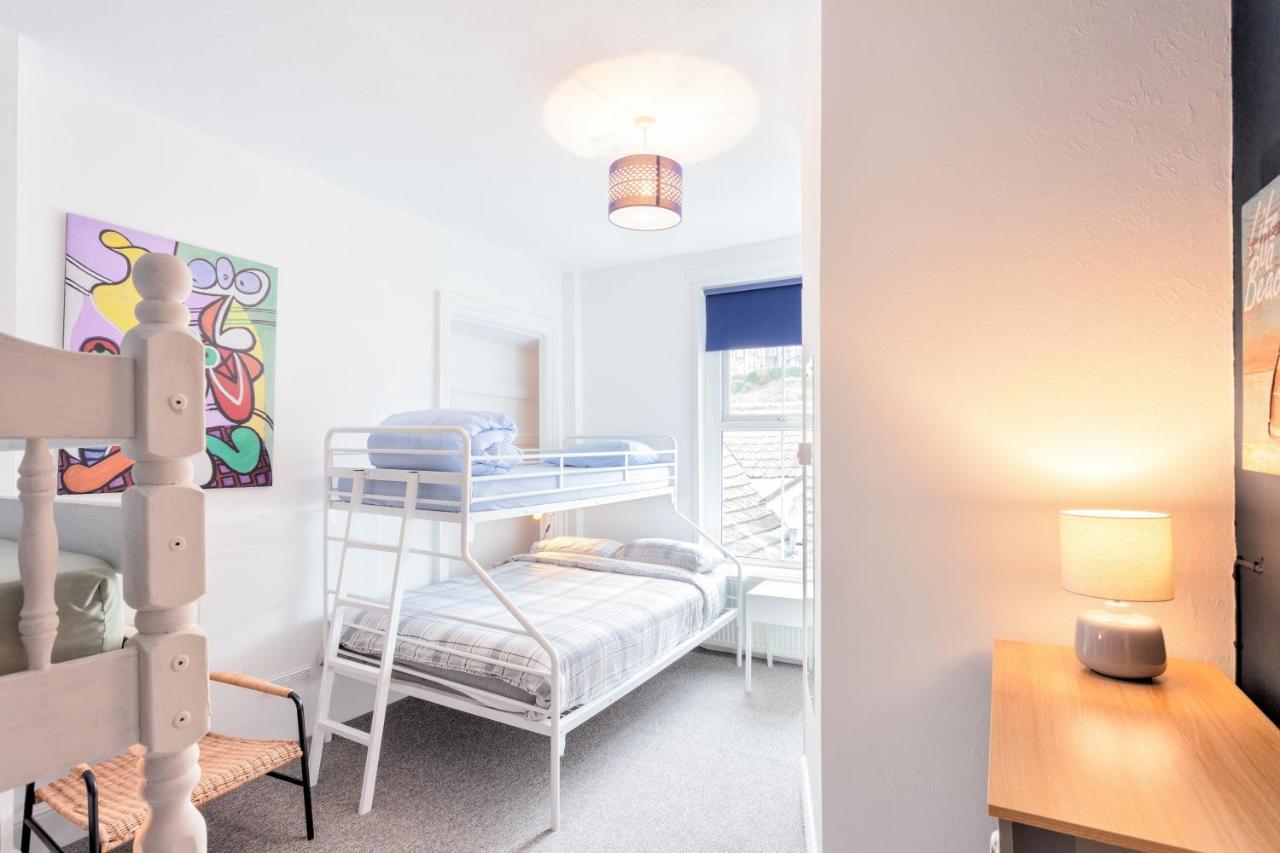 Ocean Backpackers Self-Catering Hostel Ilfracombe Buitenkant foto