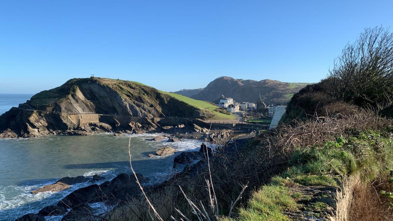 Ocean Backpackers Self-Catering Hostel Ilfracombe Buitenkant foto