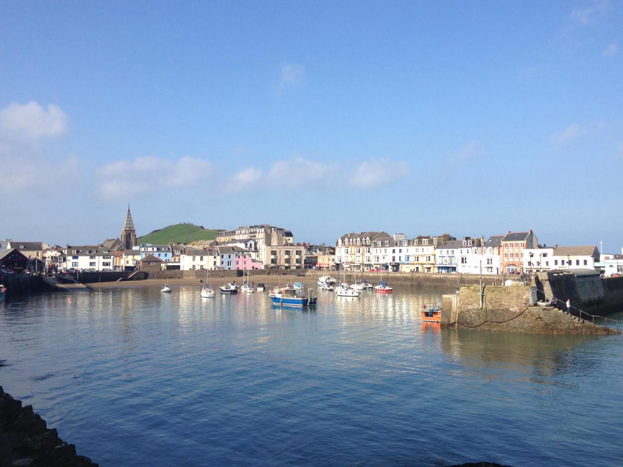 Ocean Backpackers Self-Catering Hostel Ilfracombe Buitenkant foto