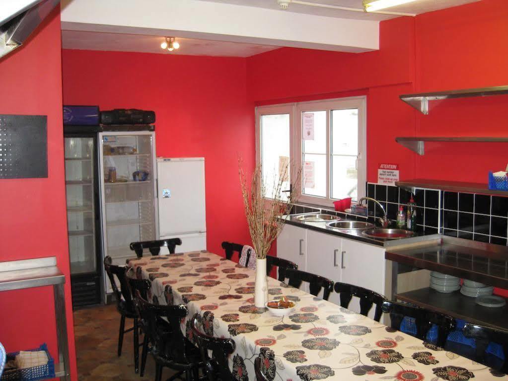 Ocean Backpackers Self-Catering Hostel Ilfracombe Buitenkant foto
