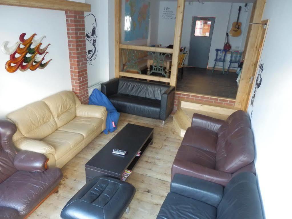 Ocean Backpackers Self-Catering Hostel Ilfracombe Buitenkant foto