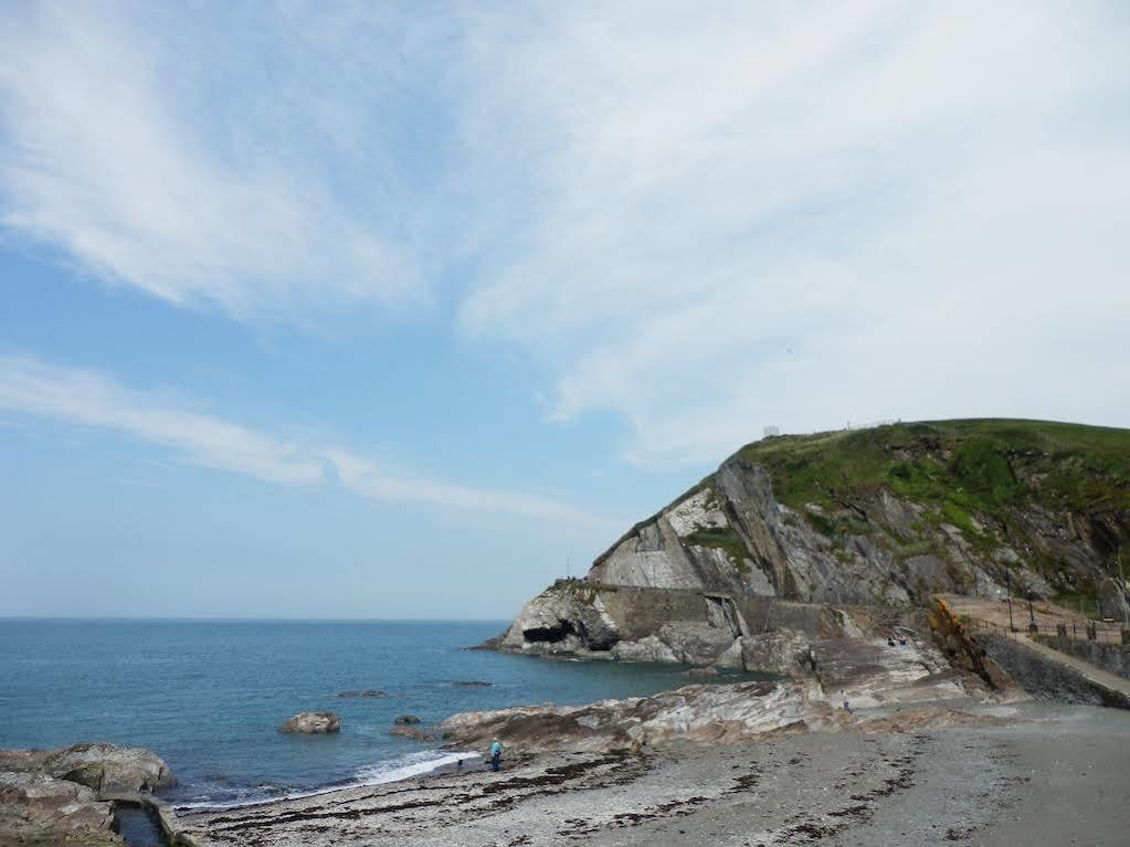 Ocean Backpackers Self-Catering Hostel Ilfracombe Buitenkant foto