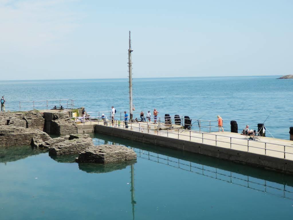 Ocean Backpackers Self-Catering Hostel Ilfracombe Buitenkant foto