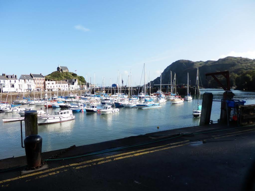 Ocean Backpackers Self-Catering Hostel Ilfracombe Buitenkant foto