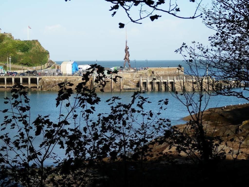 Ocean Backpackers Self-Catering Hostel Ilfracombe Buitenkant foto