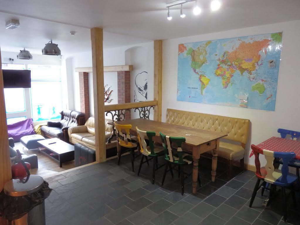 Ocean Backpackers Self-Catering Hostel Ilfracombe Buitenkant foto