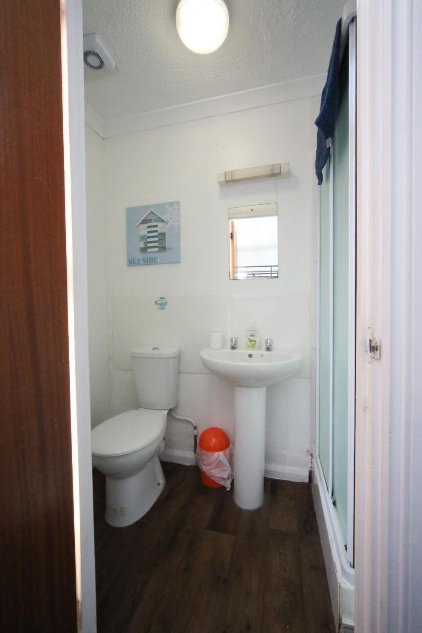 Ocean Backpackers Self-Catering Hostel Ilfracombe Buitenkant foto