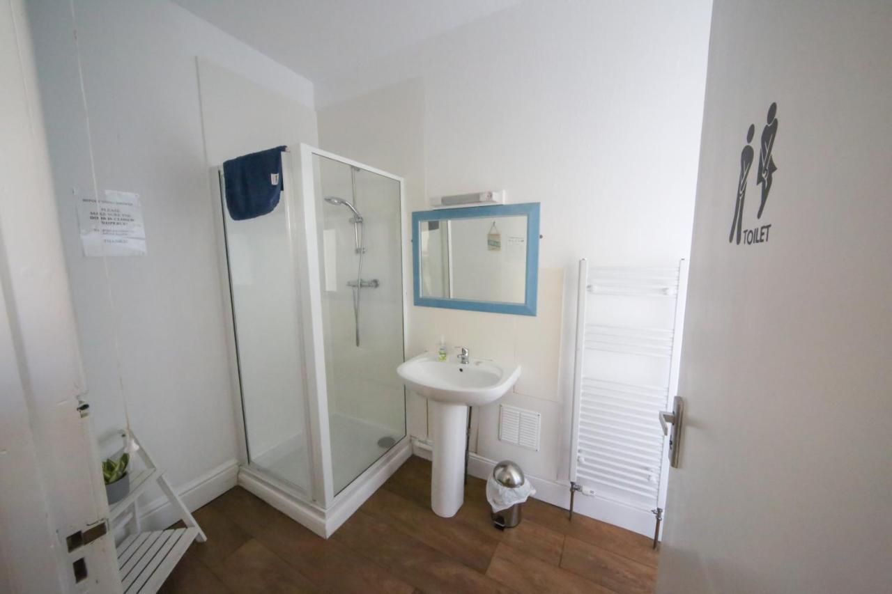 Ocean Backpackers Self-Catering Hostel Ilfracombe Buitenkant foto